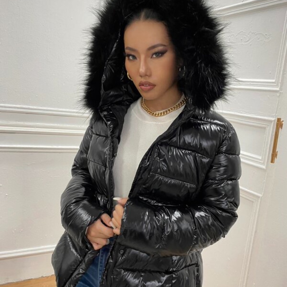 Metallic Black faux fur hood puffer quilted oversized jacket - Picture 4 of 10